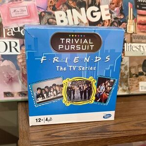 Hasbro Trivial Pursuit Friends Edition - Blue Box